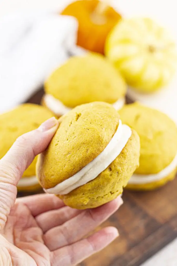 Mini pasteles de calabaza con relleno de malvavisco