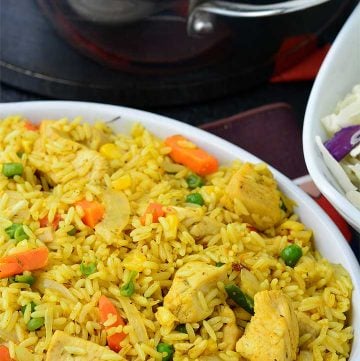 Arroz frito con pollo al estilo nigeriano