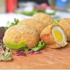 HUEVOS ESCOCÉS DE POLLO AL HORNO (VIDEO) HUEVOS ESCOCÉS DE POLLO AL HORNO (VIDEO)