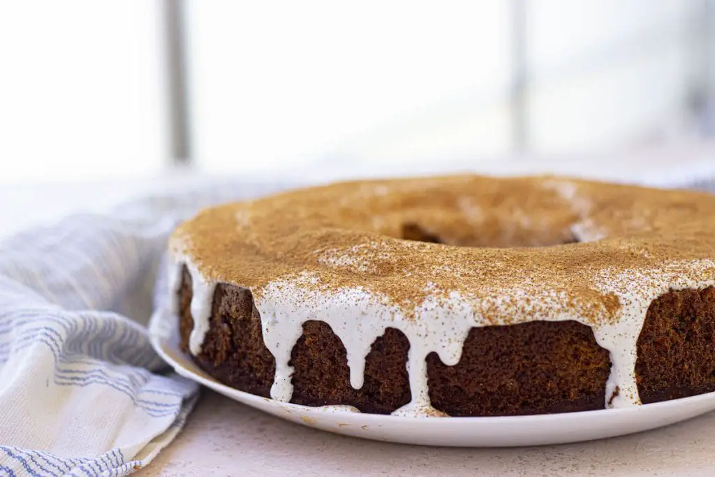 Bundt cake de boniato con glaseado de queso crema