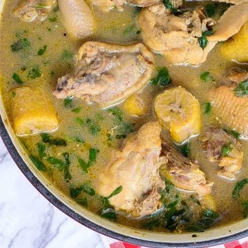 Sopa africana fácil de pollo y pimientos