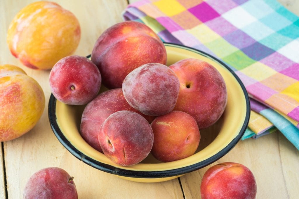 35 frutas que empiezan con P para llevar en tu cesta de picnic