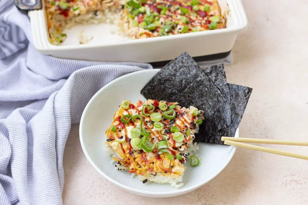 Receta fácil para hornear sushi (receta viral de sushi al horno en TikTok) Receta fácil para hornear sushi (receta viral de sushi al horno en TikTok)