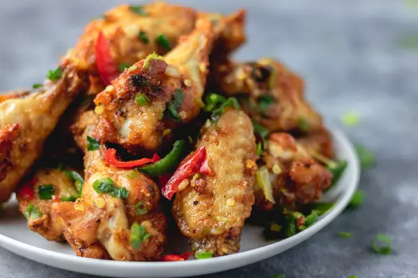 Alitas de pollo con sal y pimienta Alitas de pollo con sal y pimienta