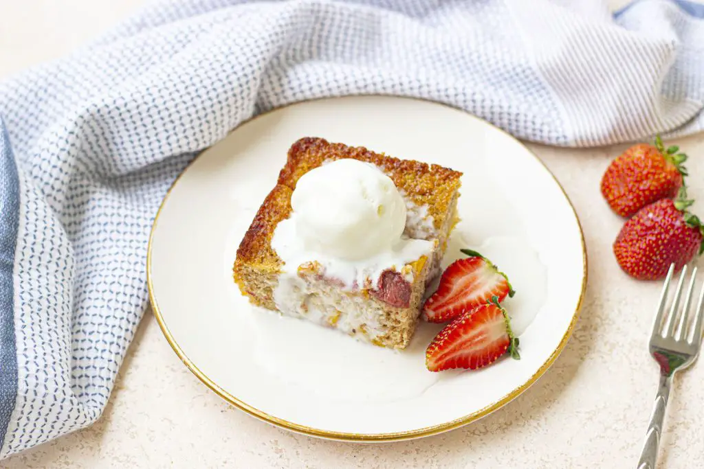 Receta fácil de zapatero de fresa y melocotón Receta fácil de zapatero de fresa y melocotón