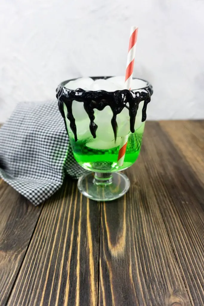 25 cócteles de Halloween que encantarán a tus invitados 25 cócteles de Halloween que encantarán a tus invitados