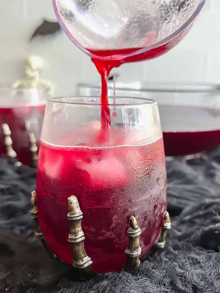25 cócteles de Halloween que encantarán a tus invitados 25 cócteles de Halloween que encantarán a tus invitados