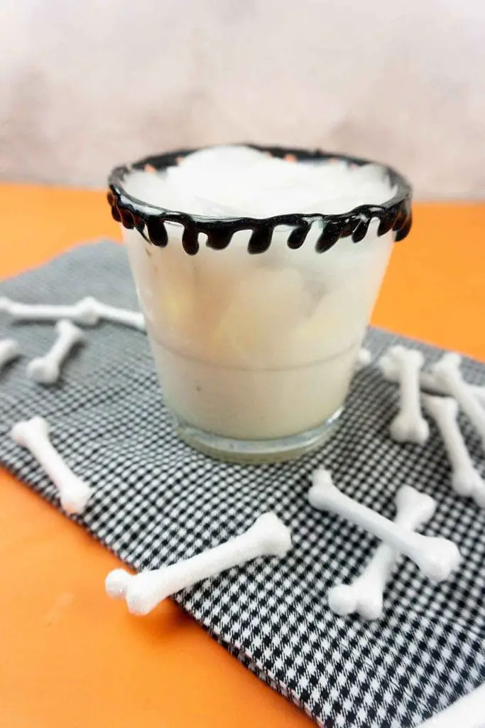 25 cócteles de Halloween que encantarán a tus invitados 25 cócteles de Halloween que encantarán a tus invitados
