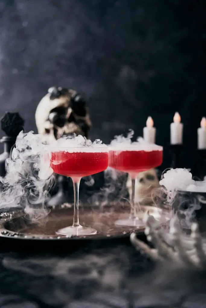 25 cócteles de Halloween que encantarán a tus invitados 25 cócteles de Halloween que encantarán a tus invitados
