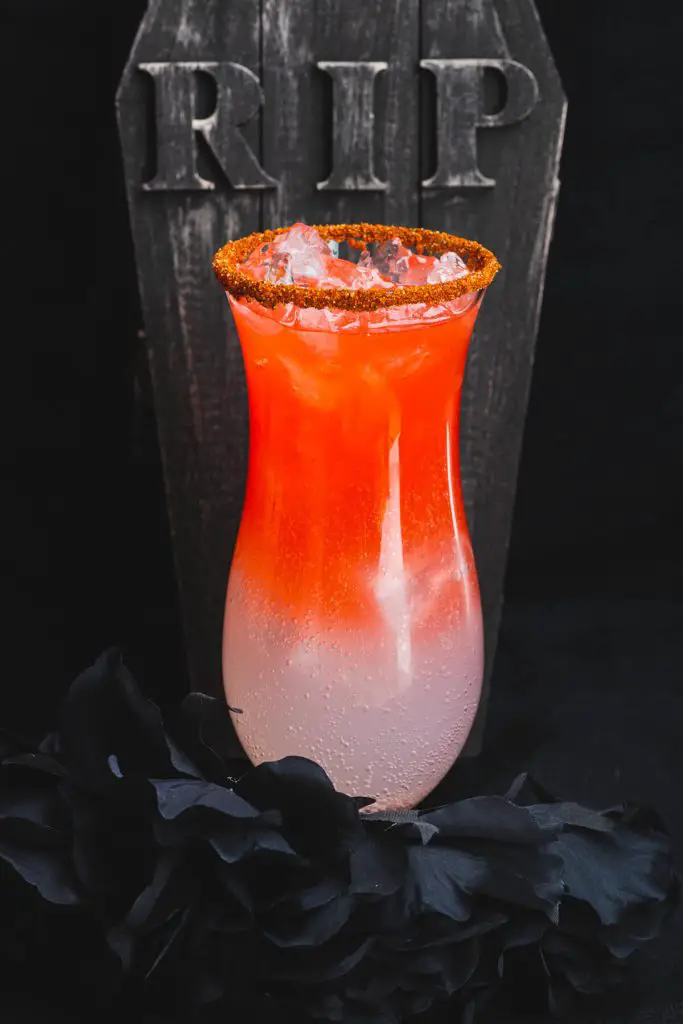 25 cócteles de Halloween que encantarán a tus invitados 25 cócteles de Halloween que encantarán a tus invitados