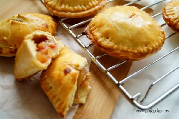 Tarta de mano de chocolate y manzana Tarta de mano de chocolate y manzana