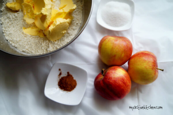 Tarta de mano de chocolate y manzana Tarta de mano de chocolate y manzana