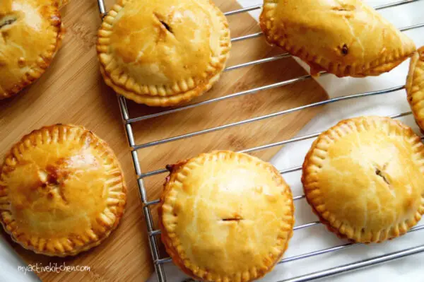 Tarta de mano de chocolate y manzana Tarta de mano de chocolate y manzana