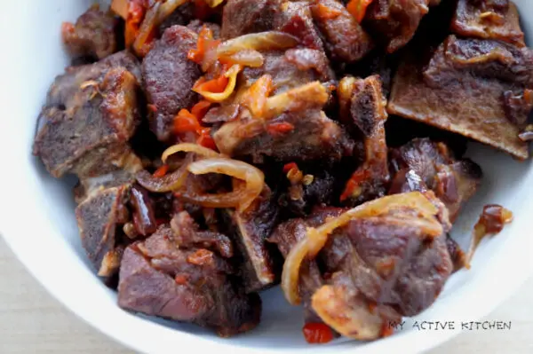Asun (Receta picante de carne de cabra ahumada) Asun (Receta picante de carne de cabra ahumada)