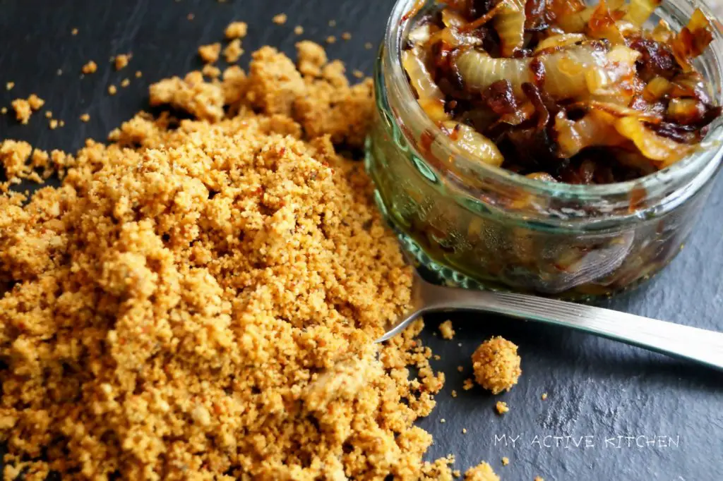 Suya de pollo al horno y cebolla caramelizada Suya de pollo al horno y cebolla caramelizada