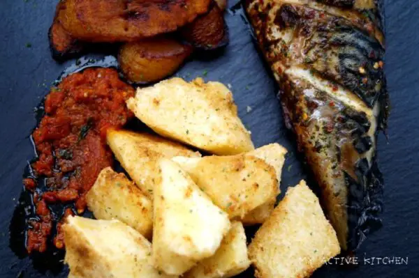 Ñame y pescado perfectamente asados Ñame y pescado perfectamente asados