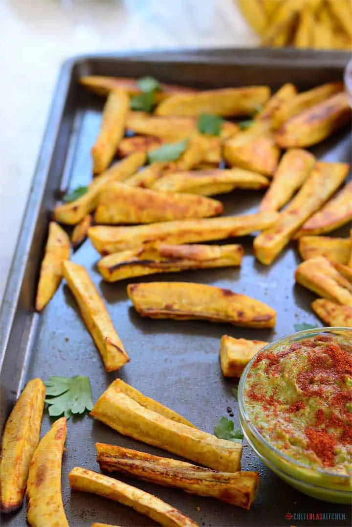 Plátanos fritos crujientes y sazonados hechos en casa