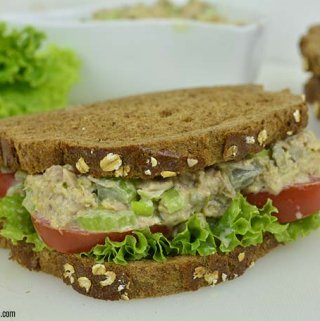 Sándwich de ensalada de pavo cremoso y fácil Sándwich de ensalada de pavo cremoso y fácil