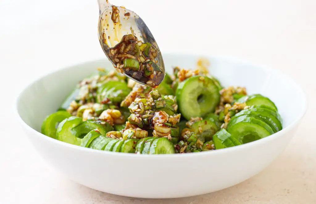 Receta TikTok de ensalada asiática de pepino Receta TikTok de ensalada asiática de pepino