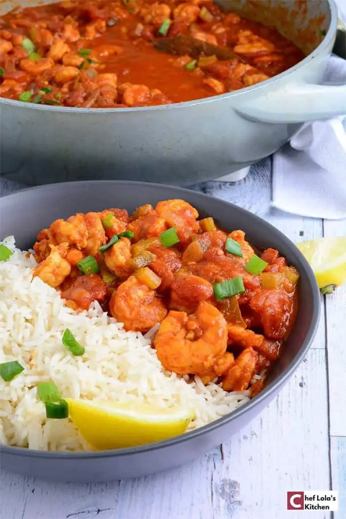Camarones criollos: un plato sureño clásico Camarones criollos: un plato sureño clásico