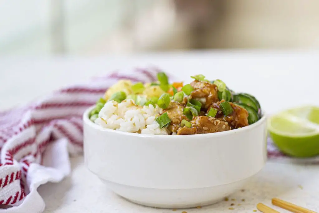 La mejor receta de tazón de pollo teriyaki y piña La mejor receta de tazón de pollo teriyaki y piña