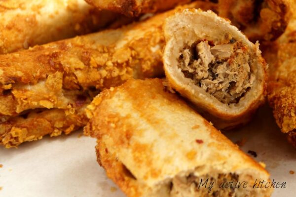 Rollo de pan crujiente y pescado (rollo de pescado nigeriano)