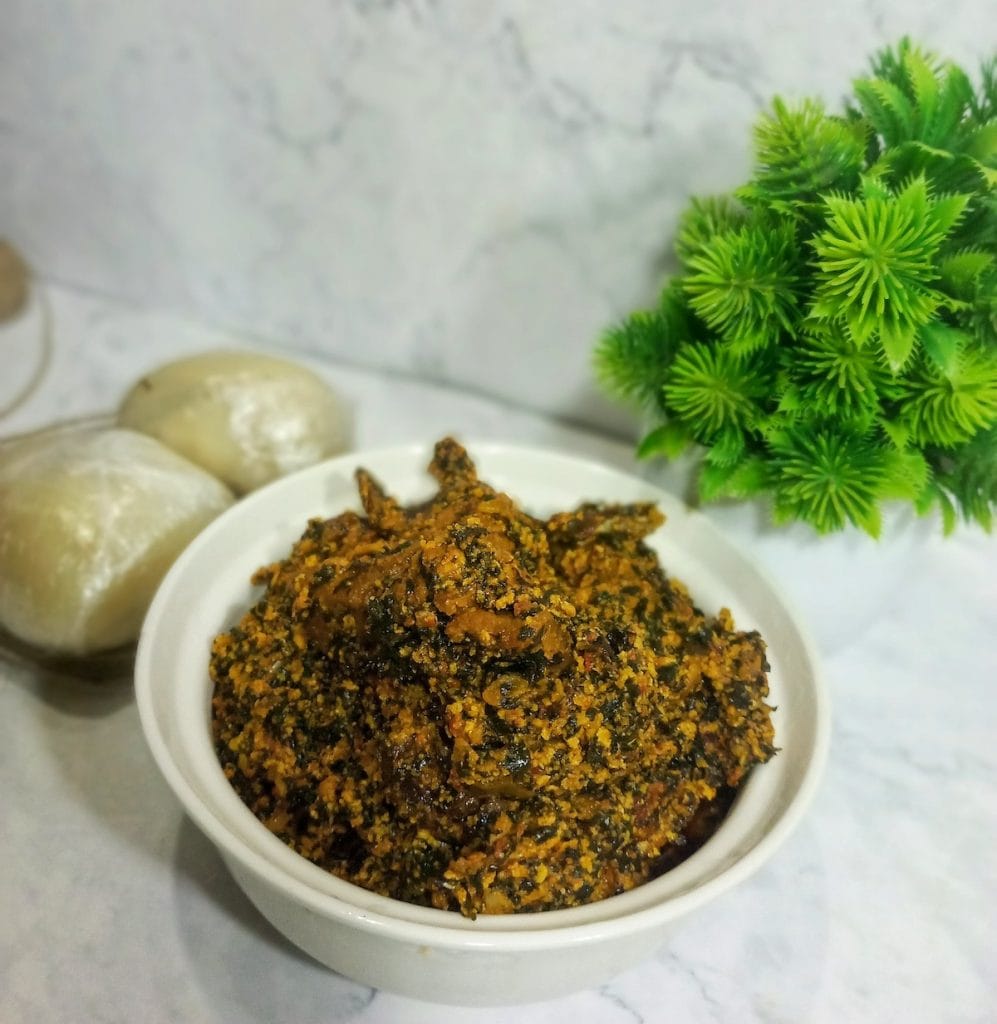 Sopa nigeriana de hojas amargas (Ofe Onugbu)