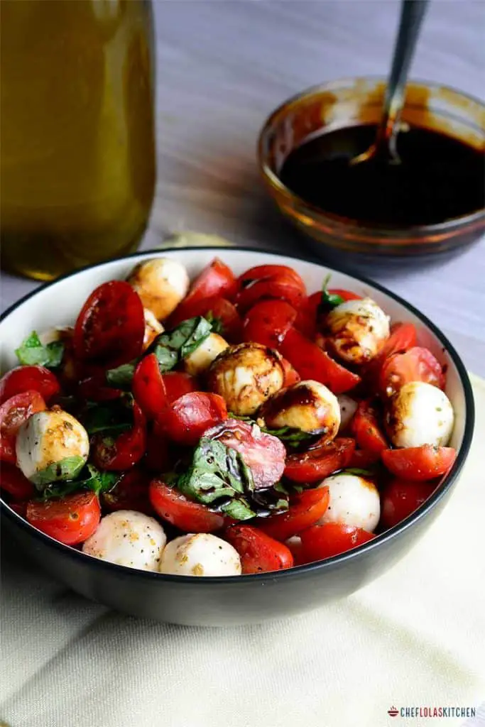 ENSALADA DE VERANO DE TOMATE Y MOZZARELLA
