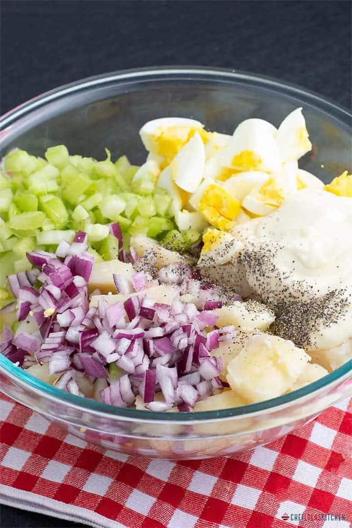 Ensalada de papa cremosa clásica: delicia compartida