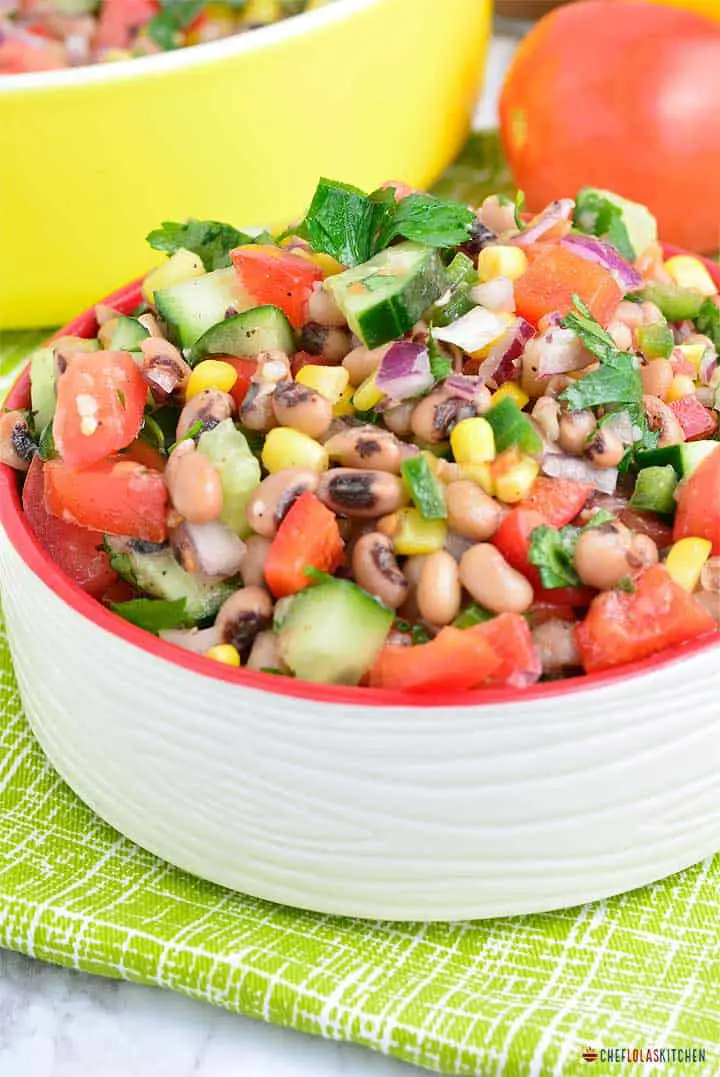 Ensalada de Black Eyed Peas con aderezo de vinagreta simple
