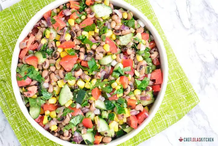 Ensalada de Black Eyed Peas con aderezo de vinagreta simple