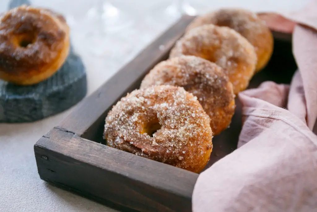 Deliciosas donas de calabaza al horno (con una pizca de especias de calabaza)