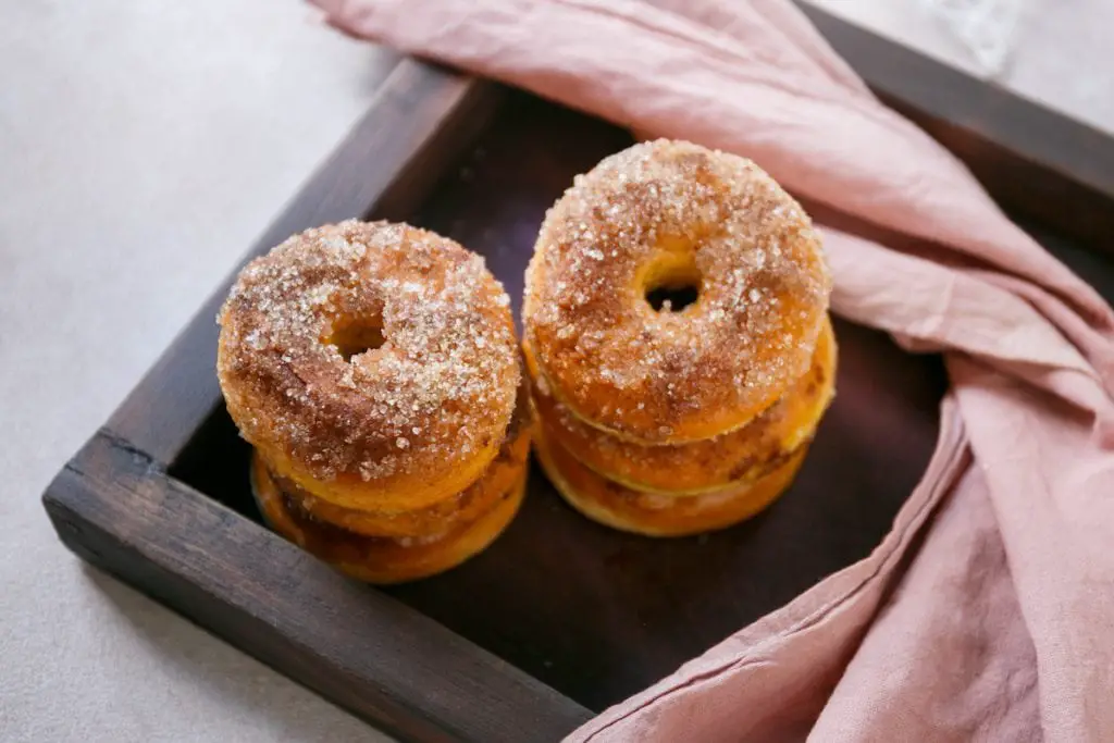 Deliciosas donas de calabaza al horno (con una pizca de especias de calabaza)