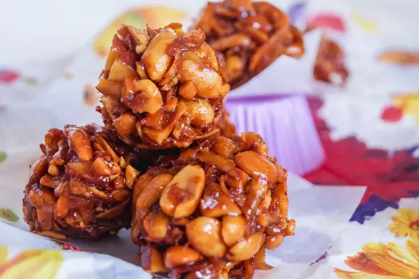 Caramelos de coco con nueces Caramelos de coco con nueces