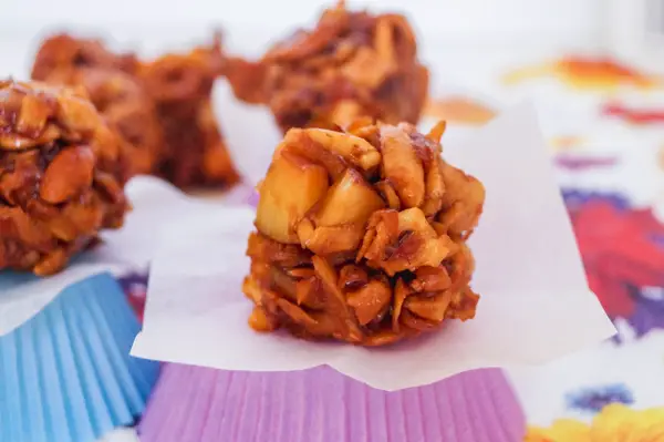 Caramelos de coco con nueces Caramelos de coco con nueces