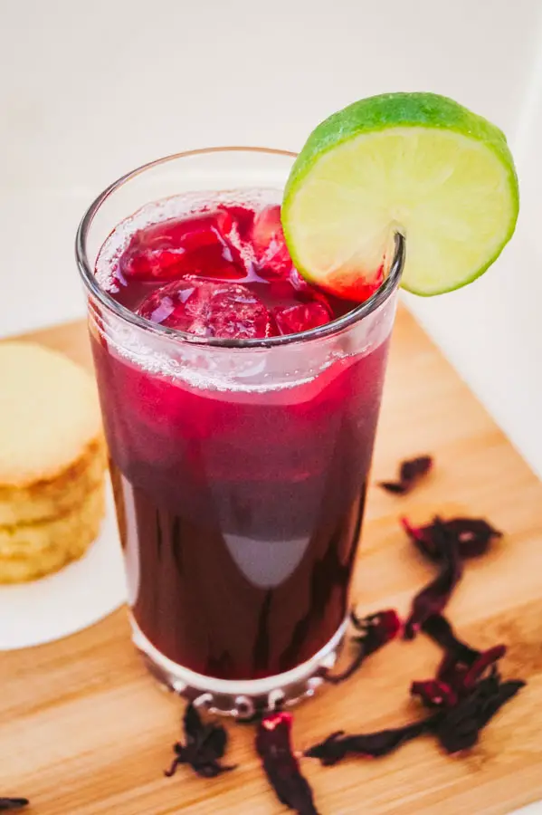 Bebida Zobo (bebida de hibisco)