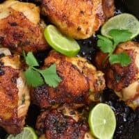 Pollo con lima y cilantro: tierno, jugoso y aromático