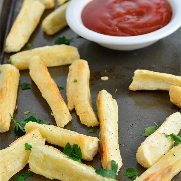 Papas fritas crujientes de yuca – horneadas o fritas