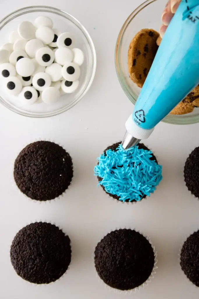 Cupcakes fáciles del monstruo de las galletas Cupcakes fáciles del monstruo de las galletas