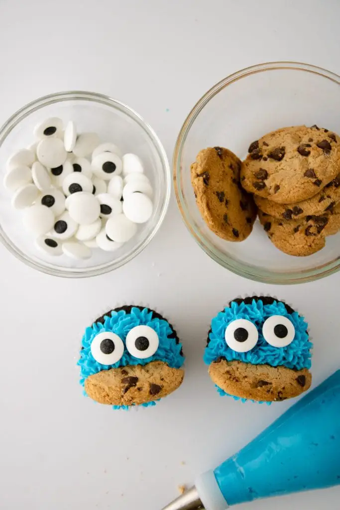 Cupcakes fáciles del monstruo de las galletas