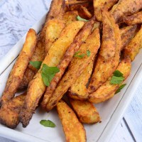 Patatas fritas crujientes de la freidora de aire caliente Patatas fritas crujientes de la freidora de aire caliente