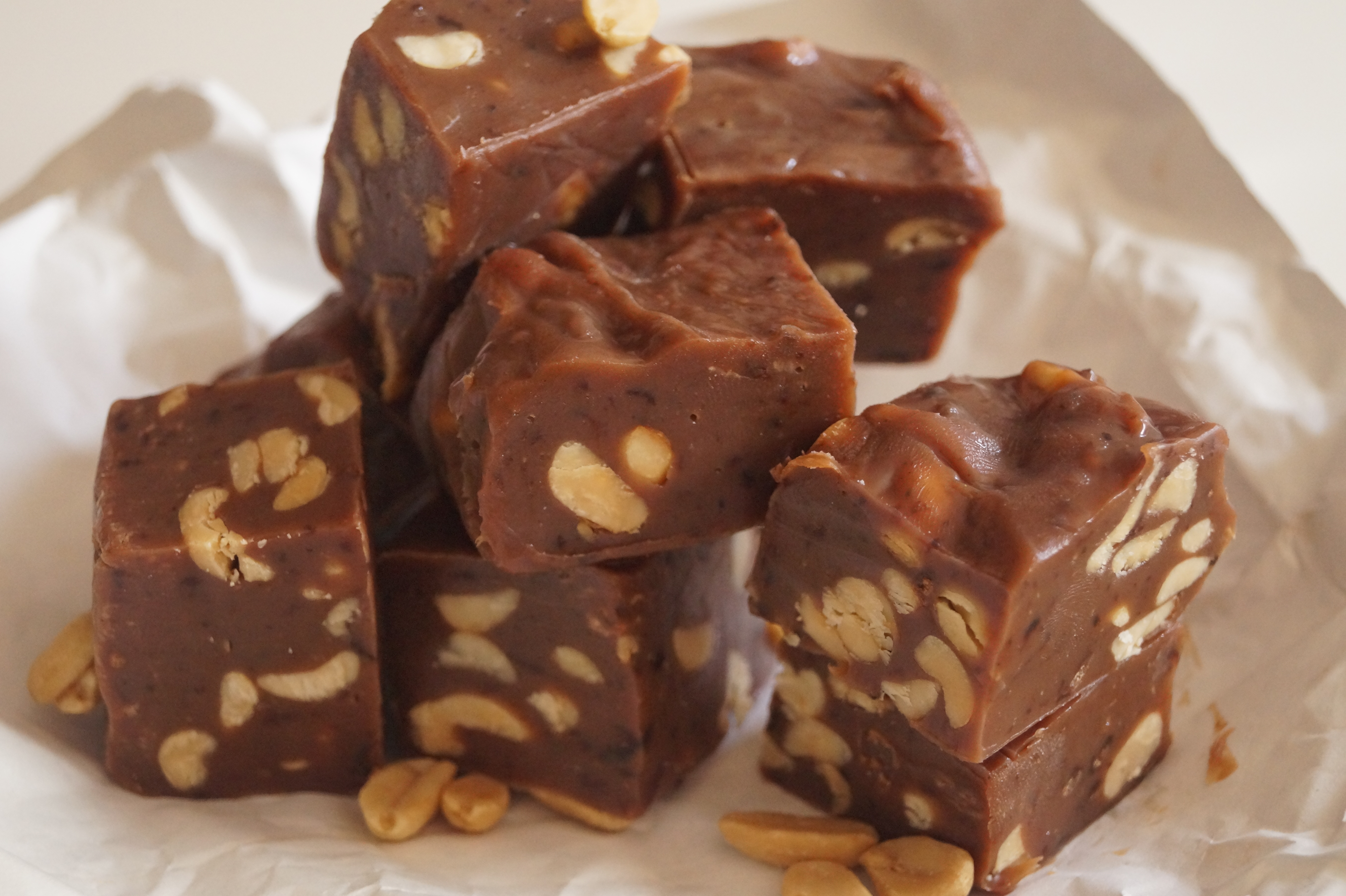 Delicioso dulce de chocolate y maní Delicioso dulce de chocolate y maní