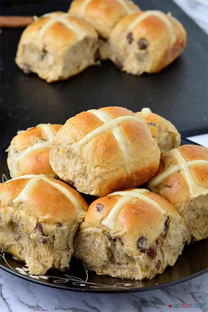 Hot Cross Buns: panecillo suave, esponjoso y sazonado