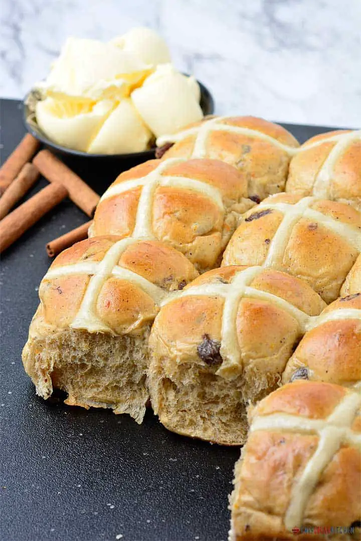 Hot Cross Buns: panecillo suave, esponjoso y sazonado