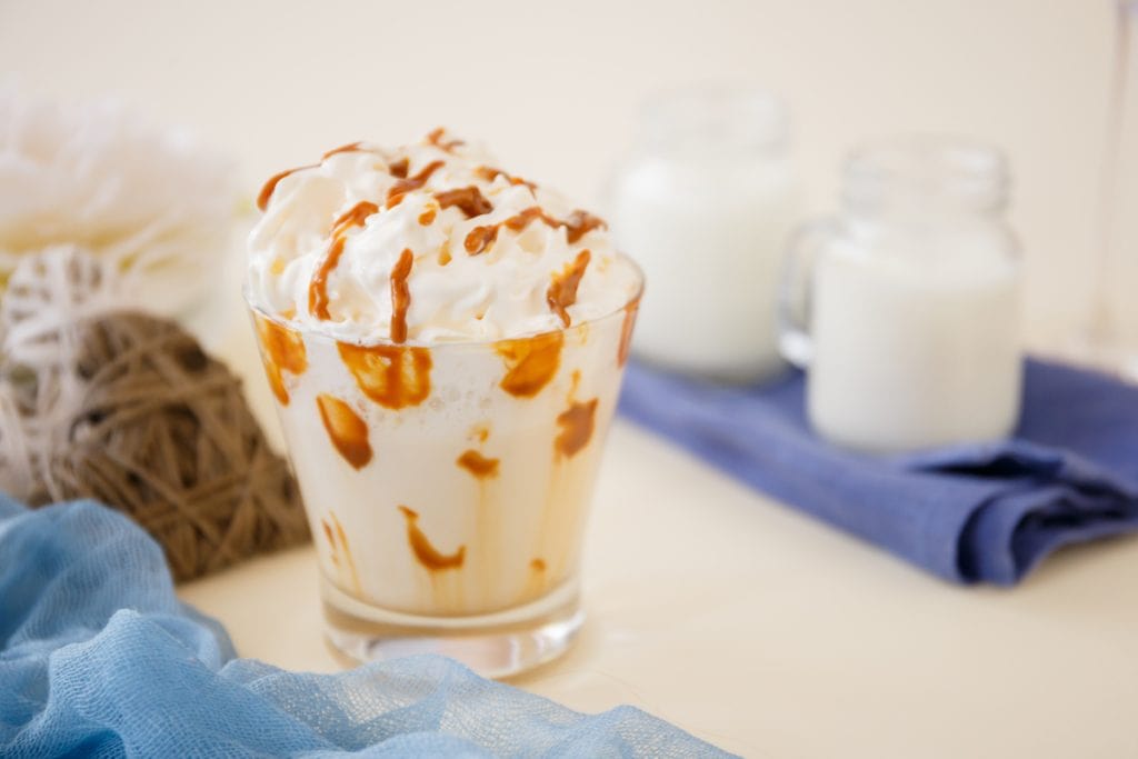Receta casera de batido de caramelo salado (4 ingredientes)