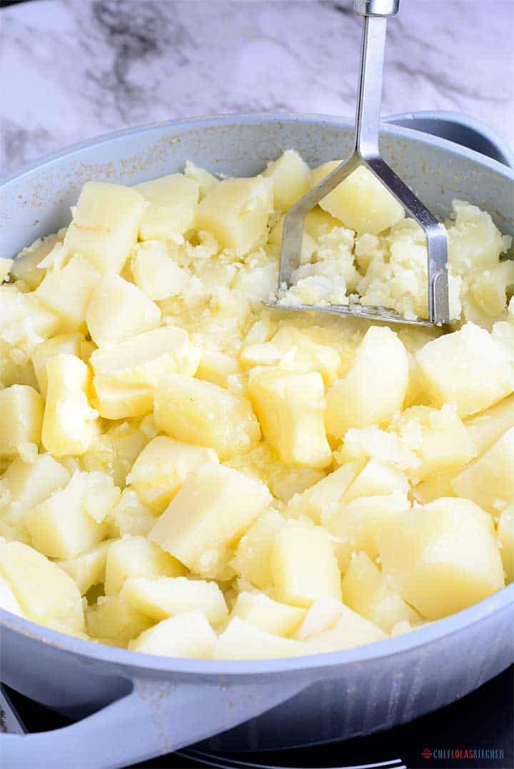 Puré de patatas casero deliciosamente cremoso Puré de patatas casero deliciosamente cremoso
