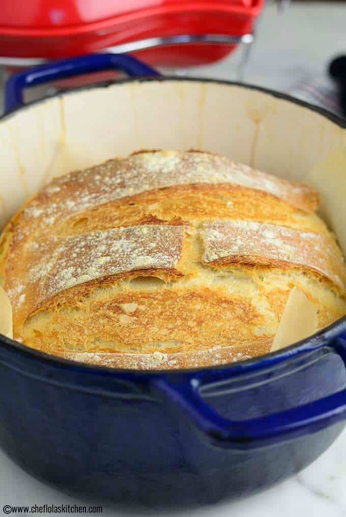 Pan holandés crujiente y fácil que no requiere amasado