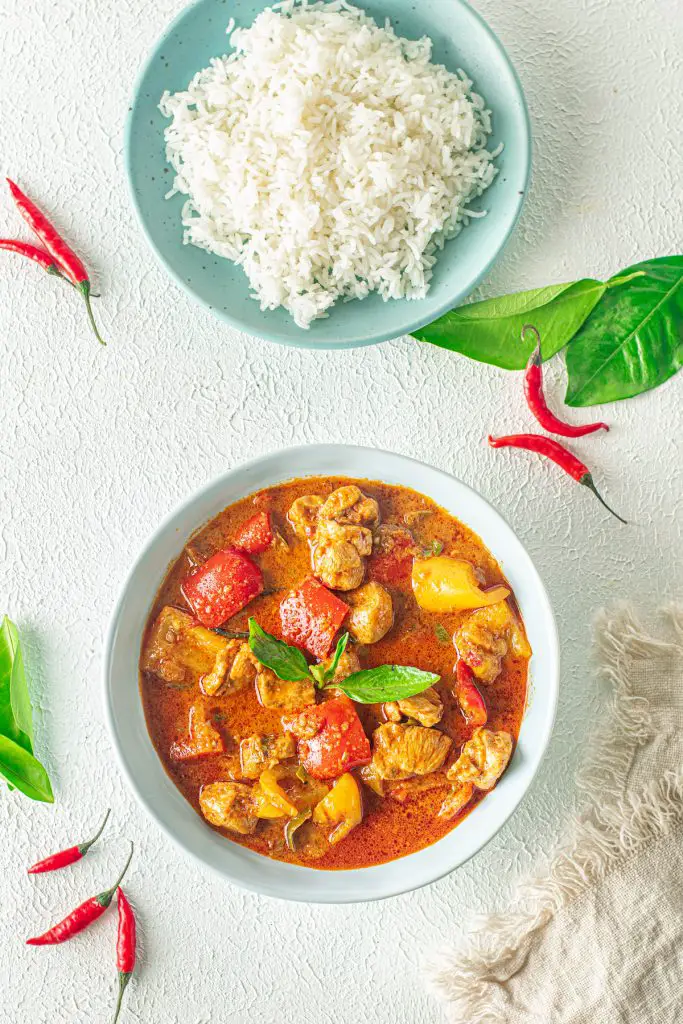 Auténtico pollo al curry panang en 30 minutos