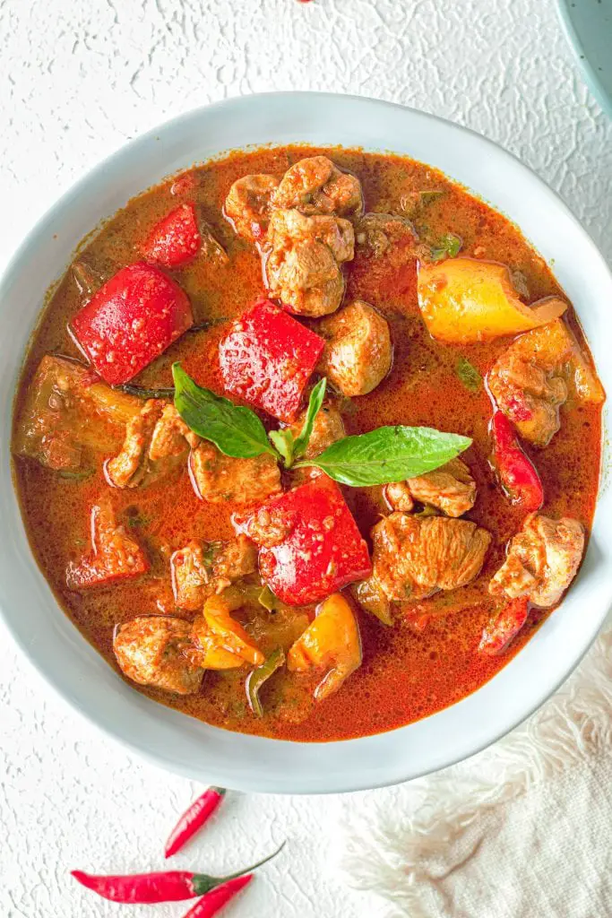 Auténtico pollo al curry panang en 30 minutos Auténtico pollo al curry panang en 30 minutos