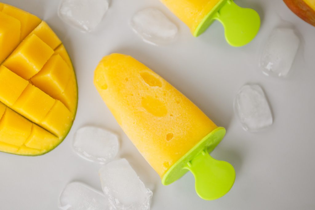 Paletas de mango caseras fáciles (4 ingredientes)